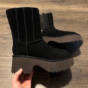 NWOB UGG BRATZ PLATFORM BOOTS